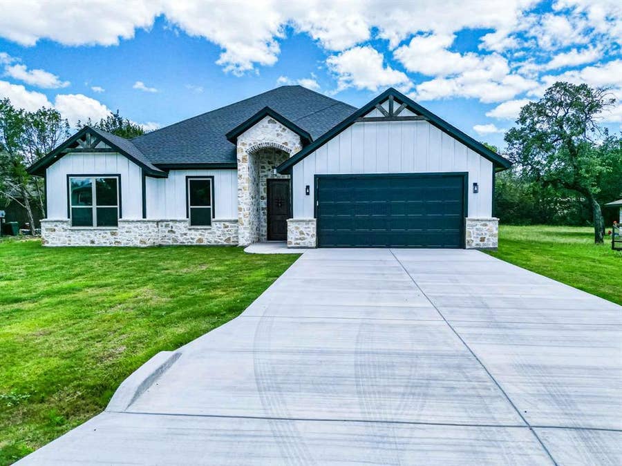 Property photo for 1509 Anaconda Trail, Granbury, TX