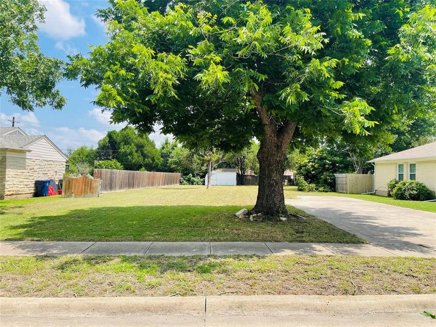 Property photo for 1416 Williams Drive, Garland, TX