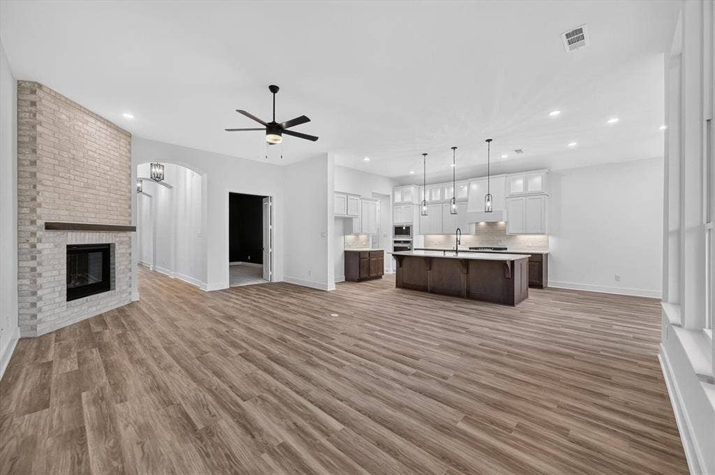 2245 Slate Drive, Waxahachie, TX 75167 2245 Slate Drive, Waxahachie, TX 75167