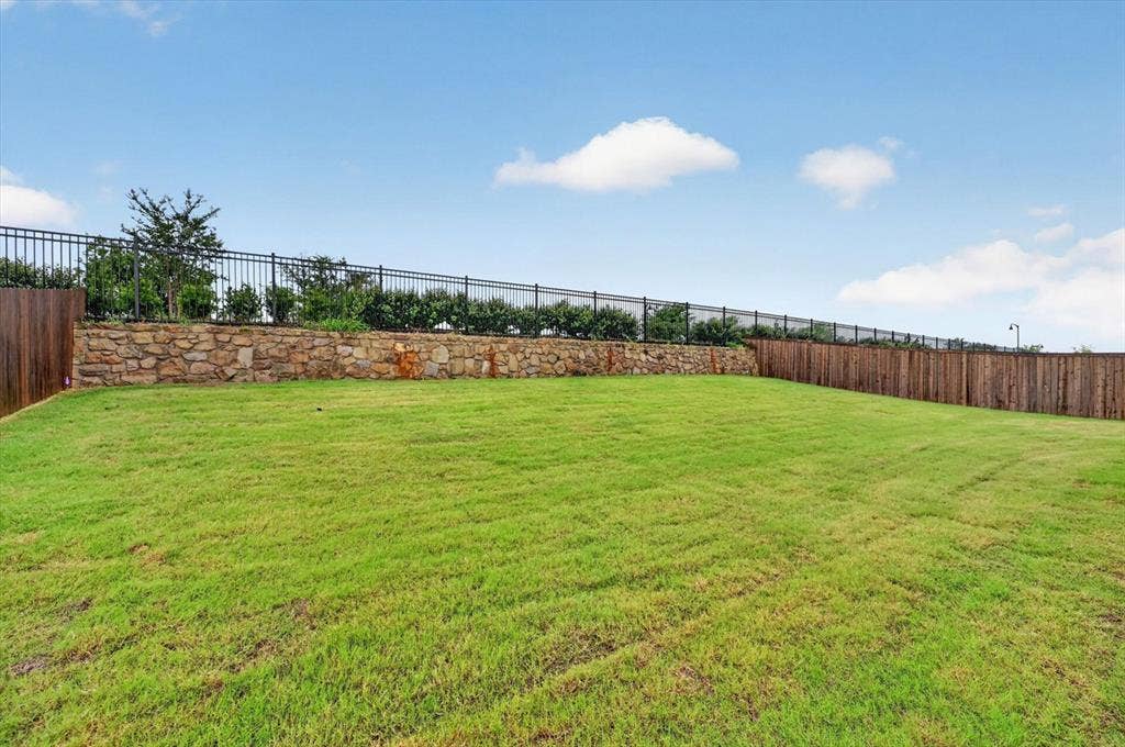 2245 Slate Drive, Waxahachie, TX 75167 2245 Slate Drive, Waxahachie, TX 75167