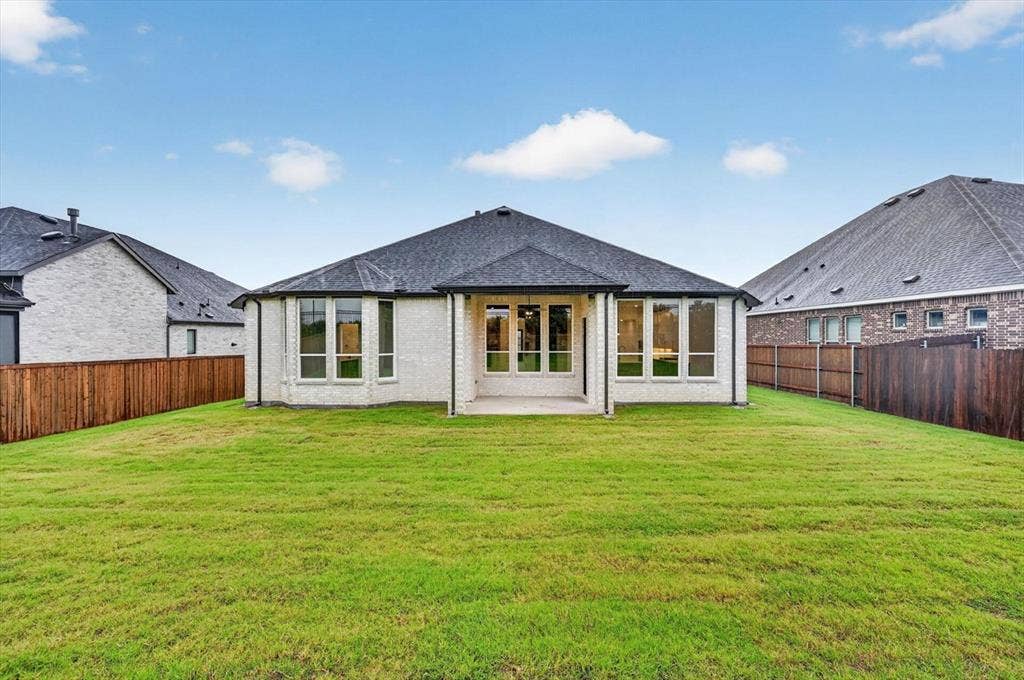 2245 Slate Drive, Waxahachie, TX 75167 2245 Slate Drive, Waxahachie, TX 75167
