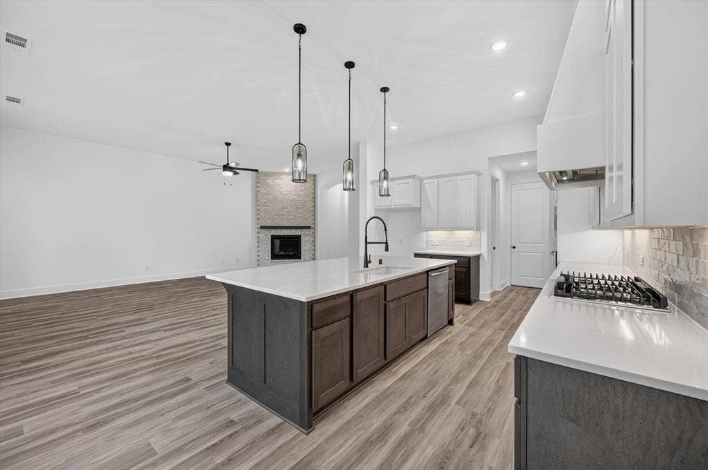 2245 Slate Drive, Waxahachie, TX 75167 2245 Slate Drive, Waxahachie, TX 75167