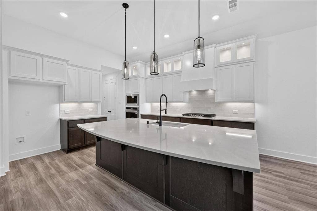2245 Slate Drive, Waxahachie, TX 75167 2245 Slate Drive, Waxahachie, TX 75167
