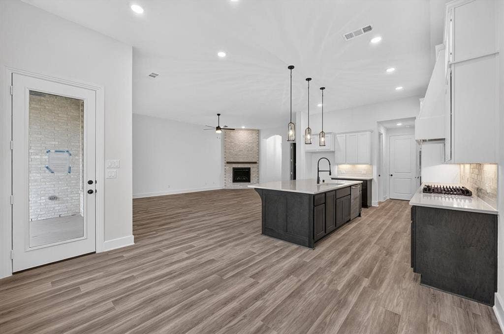 2245 Slate Drive, Waxahachie, TX 75167 2245 Slate Drive, Waxahachie, TX 75167