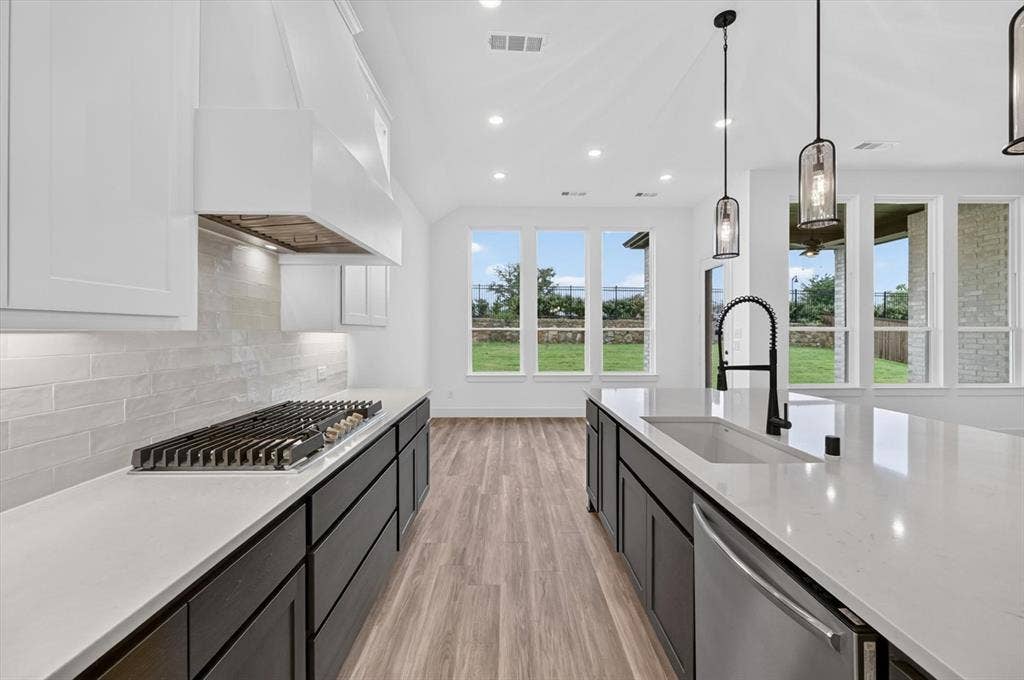 2245 Slate Drive, Waxahachie, TX 75167 2245 Slate Drive, Waxahachie, TX 75167