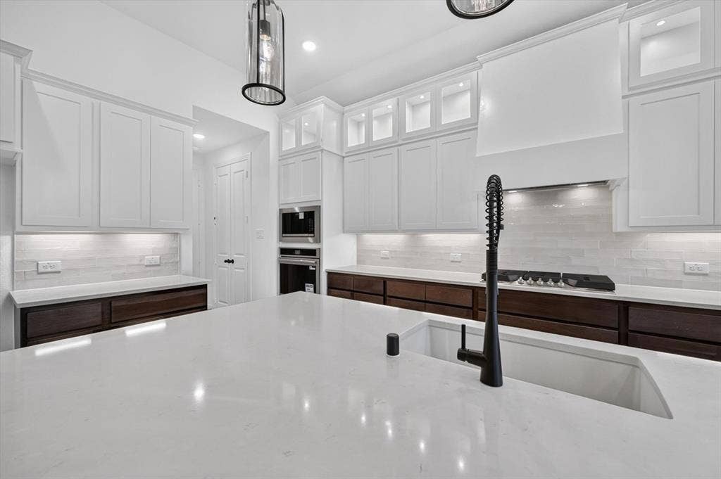 2245 Slate Drive, Waxahachie, TX 75167 2245 Slate Drive, Waxahachie, TX 75167