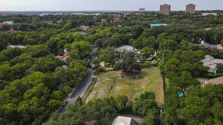 Property photo for 2004 Indian Creek Drive, Westover Hills, TX