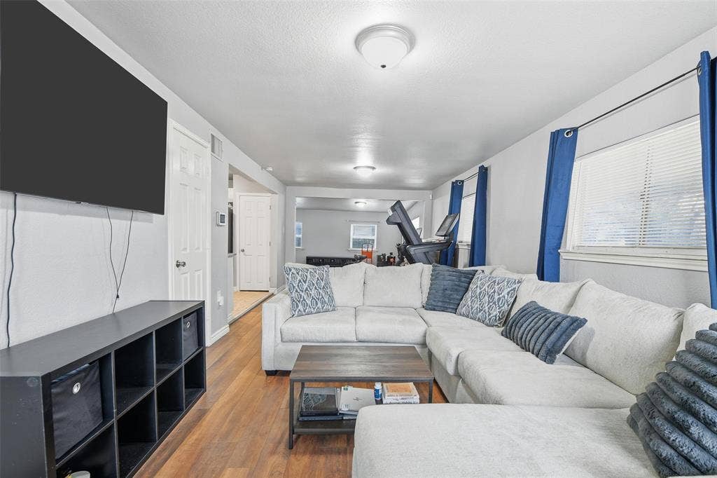 1818 Reever Street, Arlington, TX 76010 1818 Reever Street, Arlington, TX 76010