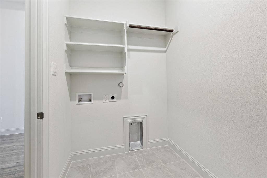 313 Trinity Court, Shady Shores, TX 76208 Laundry room with gas dryer hookup, washer hookup, and hookup for an electric dryer