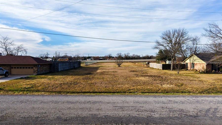 Property photo for 439 Wolf Run Court, Lavon, TX
