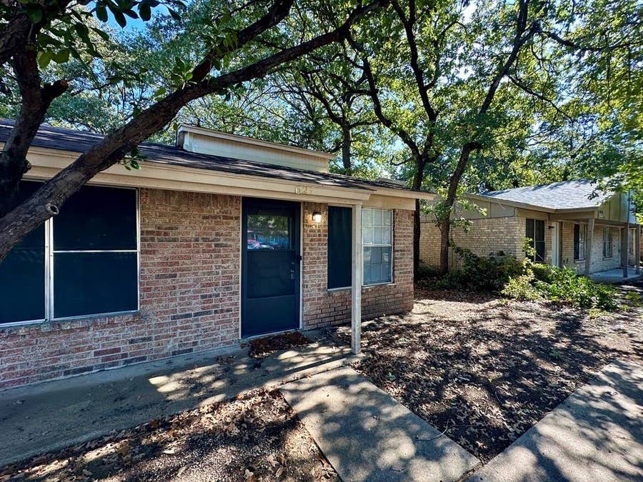 Property photo for 627 Mcqueary Street, Arlington, TX