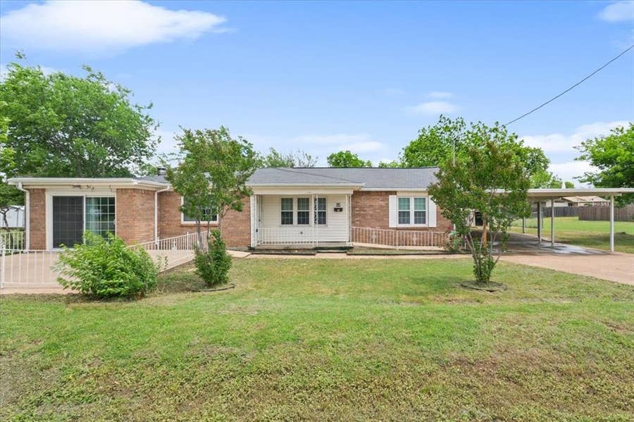 Property photo for 310 Garfield Street, McGregor, TX