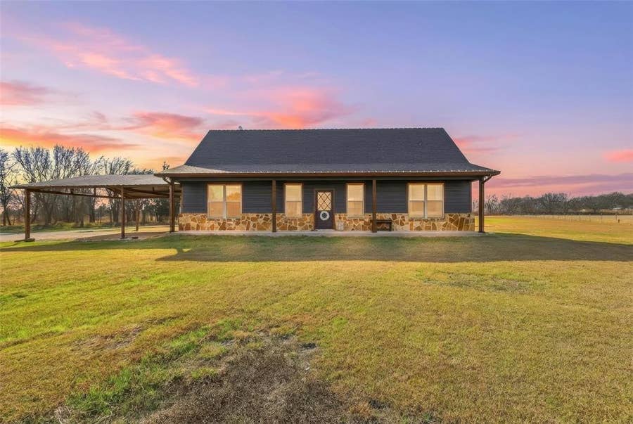 Property photo for 689 Stafford Road, Italy, TX