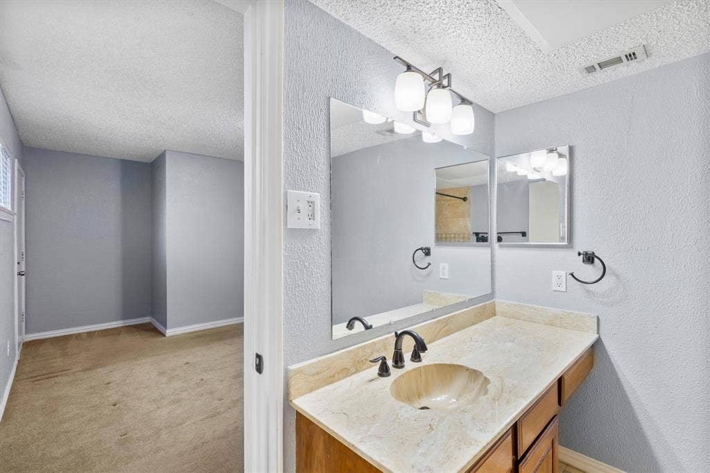 5840 Spring Valley Road, #912, Dallas, TX 75254