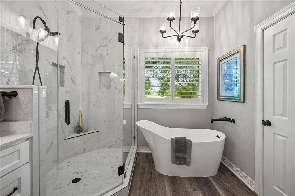 820 Windlake Circle, Heath, TX 75032 Beautifully updated bath!
