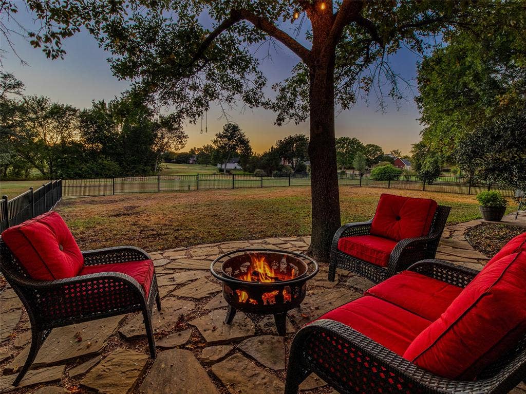 820 Windlake Circle, Heath, TX 75032 Time for the fire pit!