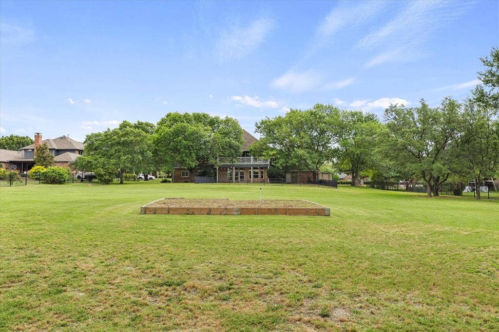 820 Windlake Circle, Heath, TX 75032 Raised Garden Bd