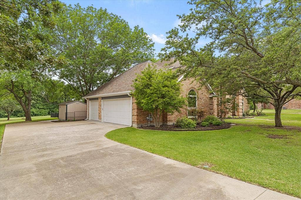 820 Windlake Circle, Heath, TX 75032 3 Car Garage