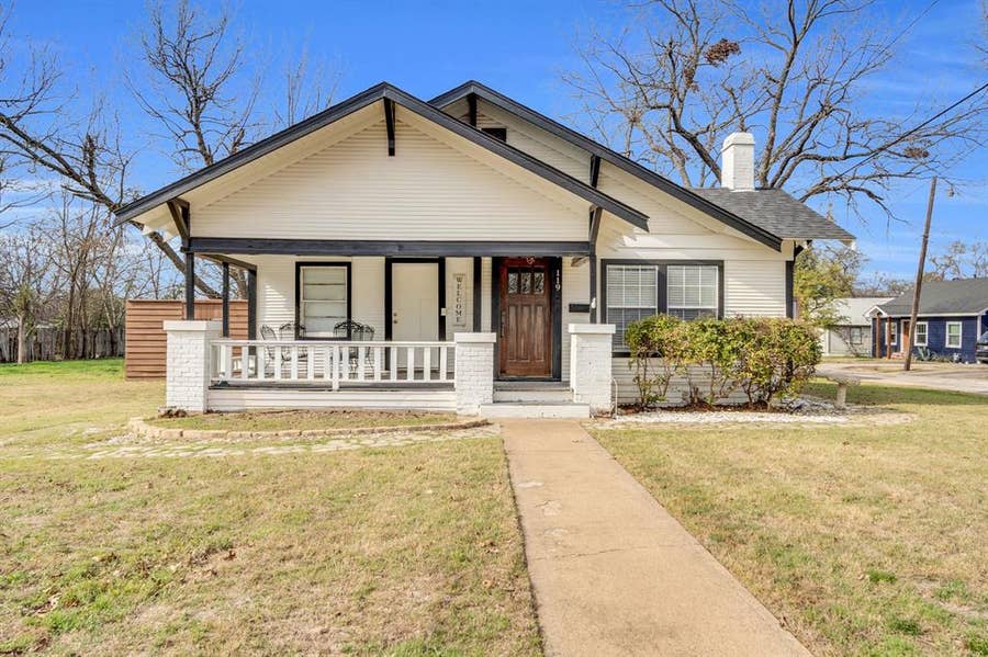 Property photo for 119 W University Avenue, Waxahachie, TX