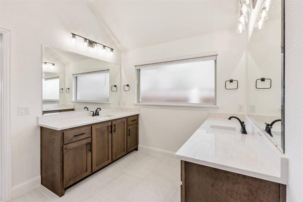 3208 Emerald Trace Drive, Denton, TX 76226