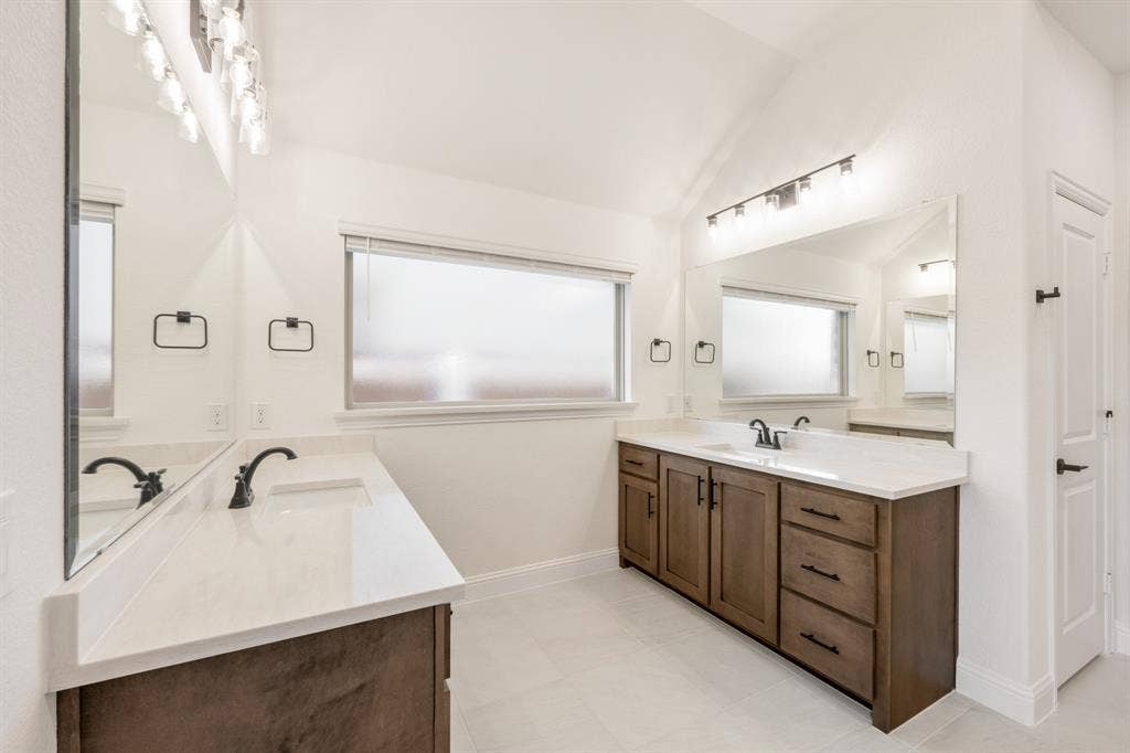 3208 Emerald Trace Drive, Denton, TX 76226