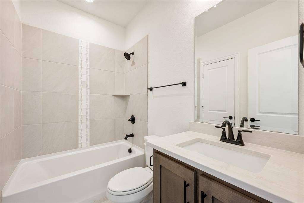 3208 Emerald Trace Drive, Denton, TX 76226