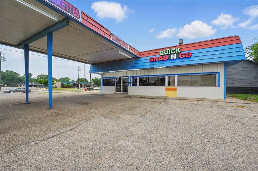 Property photo for 100 S Kaufman Street, Ennis, TX