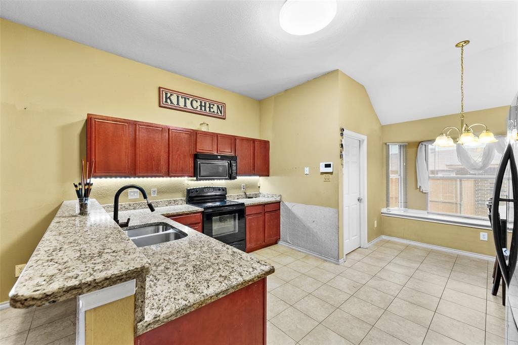 801 S Parks Drive, DeSoto, TX 75115 801 S Parks Drive, DeSoto, TX 75115