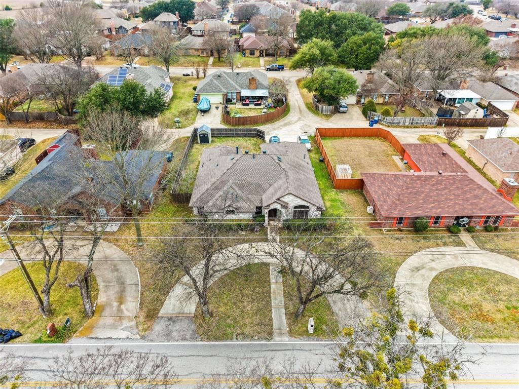 801 S Parks Drive, DeSoto, TX 75115 801 S Parks Drive, DeSoto, TX 75115