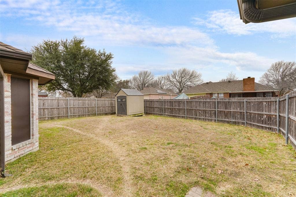 801 S Parks Drive, DeSoto, TX 75115 801 S Parks Drive, DeSoto, TX 75115