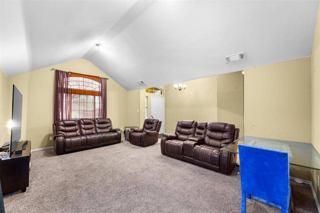 801 S Parks Drive, DeSoto, TX 75115 801 S Parks Drive, DeSoto, TX 75115