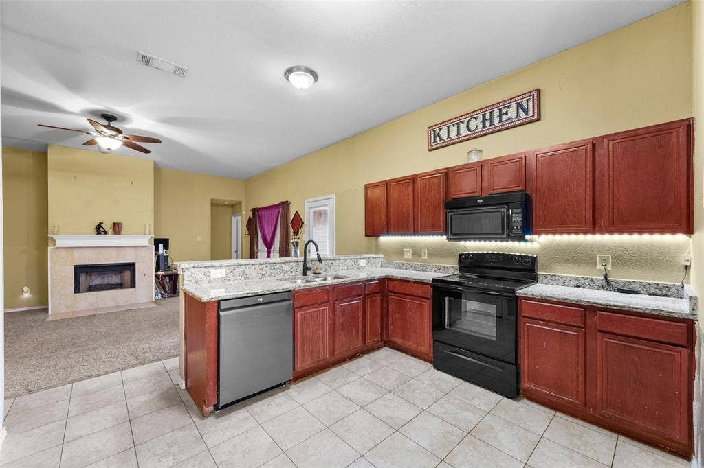 801 S Parks Drive, DeSoto, TX 75115 801 S Parks Drive, DeSoto, TX 75115
