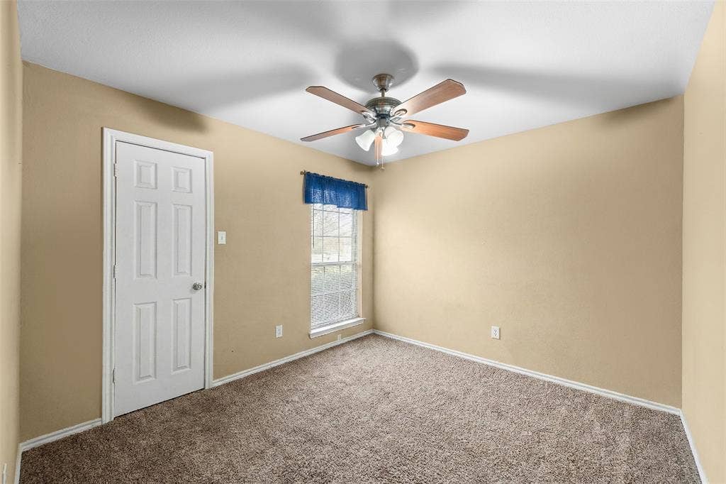 801 S Parks Drive, DeSoto, TX 75115 *Virtually Cleaned*