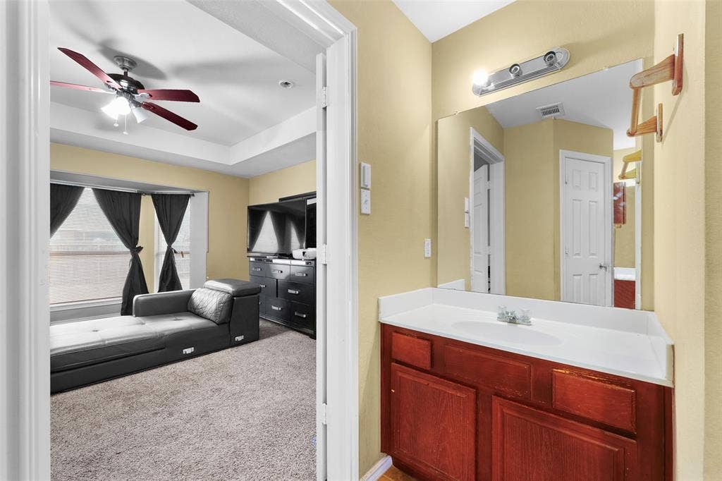 801 S Parks Drive, DeSoto, TX 75115 801 S Parks Drive, DeSoto, TX 75115