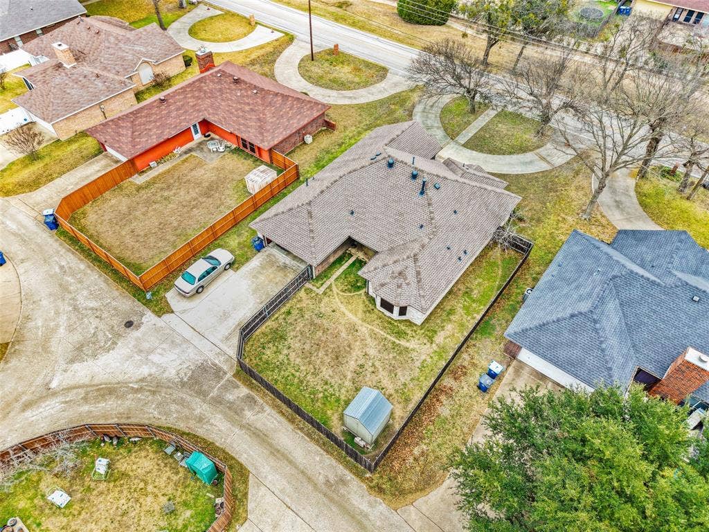801 S Parks Drive, DeSoto, TX 75115 801 S Parks Drive, DeSoto, TX 75115