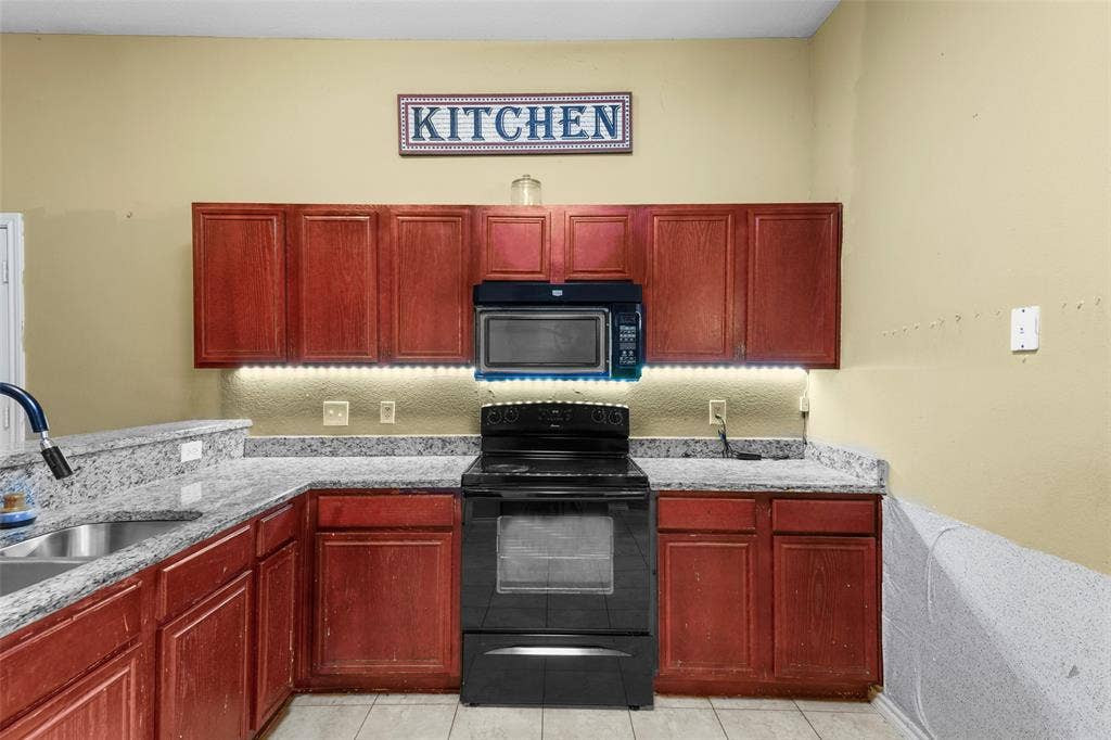 801 S Parks Drive, DeSoto, TX 75115 801 S Parks Drive, DeSoto, TX 75115