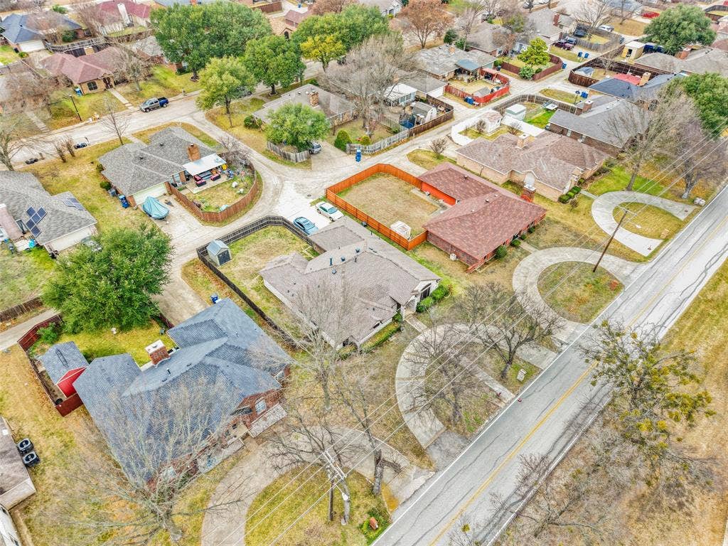 801 S Parks Drive, DeSoto, TX 75115 801 S Parks Drive, DeSoto, TX 75115