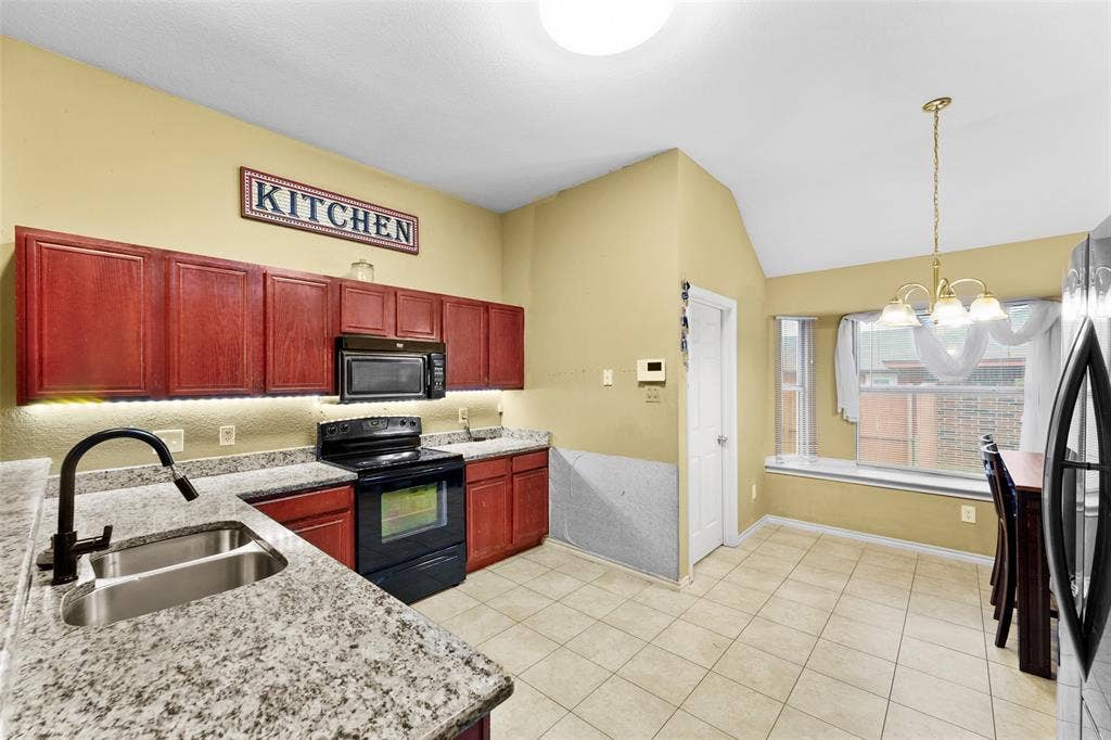 801 S Parks Drive, DeSoto, TX 75115 801 S Parks Drive, DeSoto, TX 75115