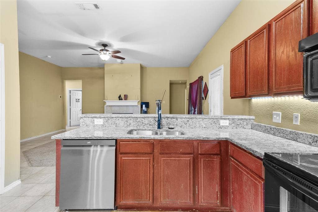 801 S Parks Drive, DeSoto, TX 75115 801 S Parks Drive, DeSoto, TX 75115