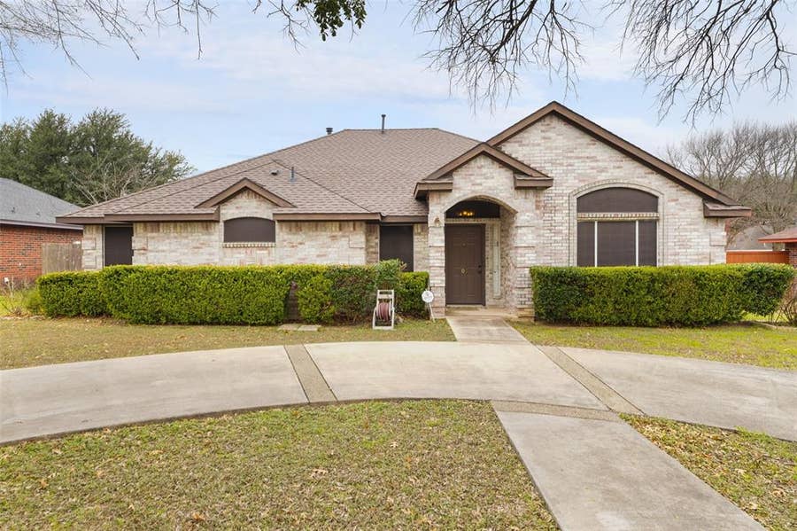 Property photo for 801 S Parks Drive, DeSoto, TX