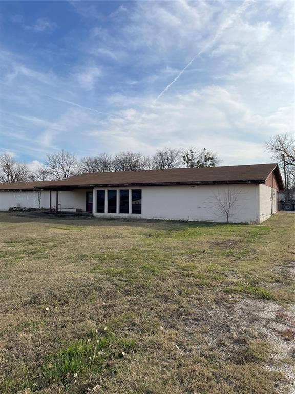 Property photo for 510 E Oak Street, West, TX