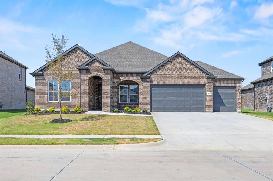 Property photo for 623 Landry Lane, Forney, TX
