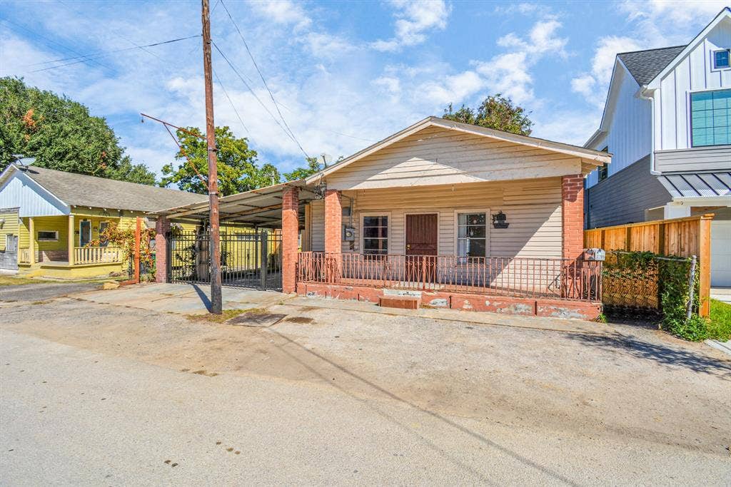 2705 & 2707 S Fox Street, Houston, TX 77003 2707 front house