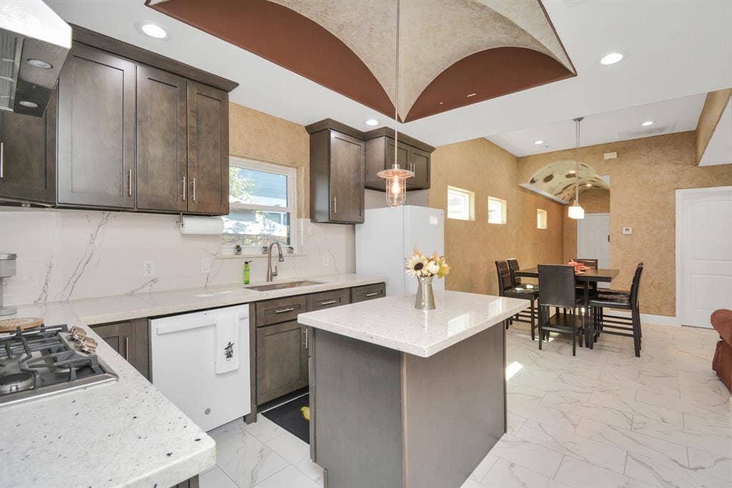 2705 & 2707 S Fox Street, Houston, TX 77003 2705 & 2707 S Fox Street, Houston, TX 77003