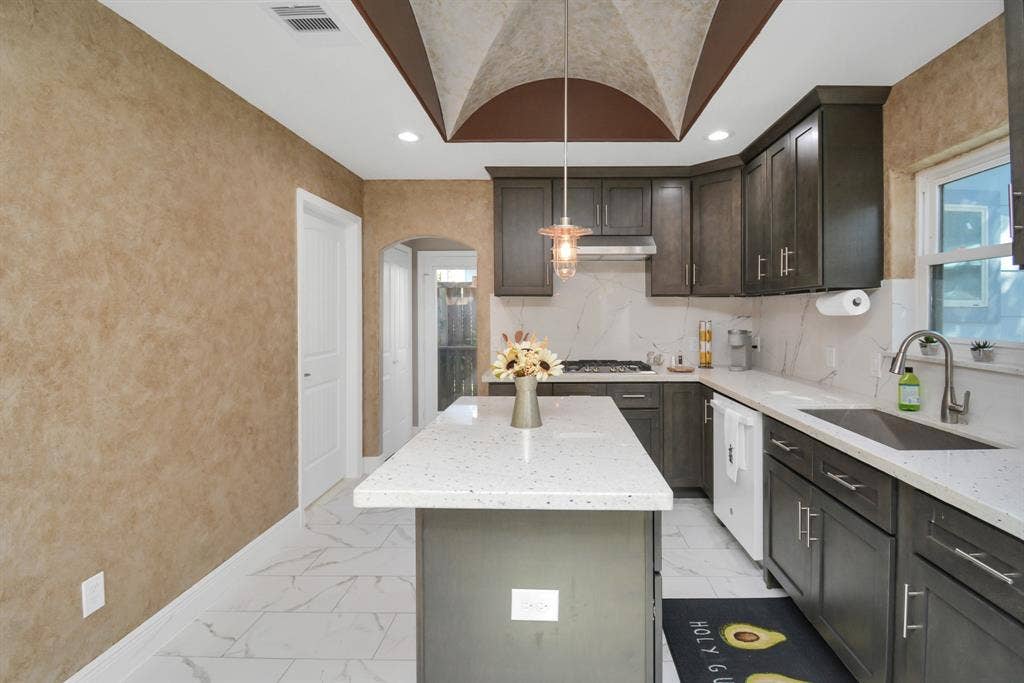 2705 & 2707 S Fox Street, Houston, TX 77003 2705 & 2707 S Fox Street, Houston, TX 77003