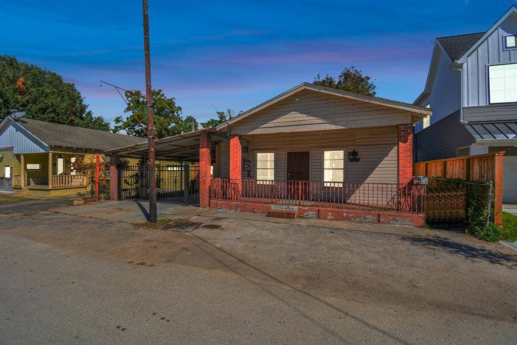2705 & 2707 S Fox Street, Houston, TX 77003 2707 & 2705 Fox