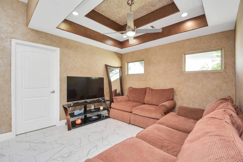 2705 & 2707 S Fox Street, Houston, TX 77003 2705 & 2707 S Fox Street, Houston, TX 77003