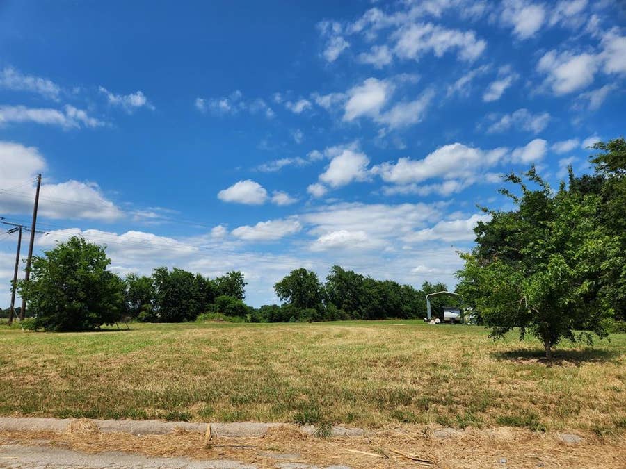 Property photo for 402 Andrew Drive W, Mabank, TX