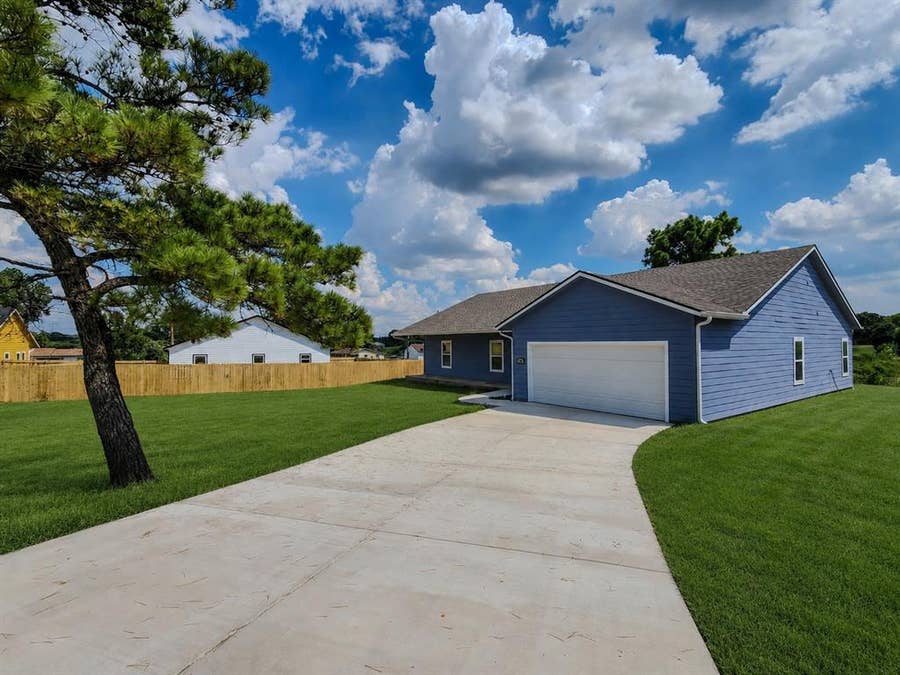 Property photo for 417 Katie Circle, Kennedale, TX
