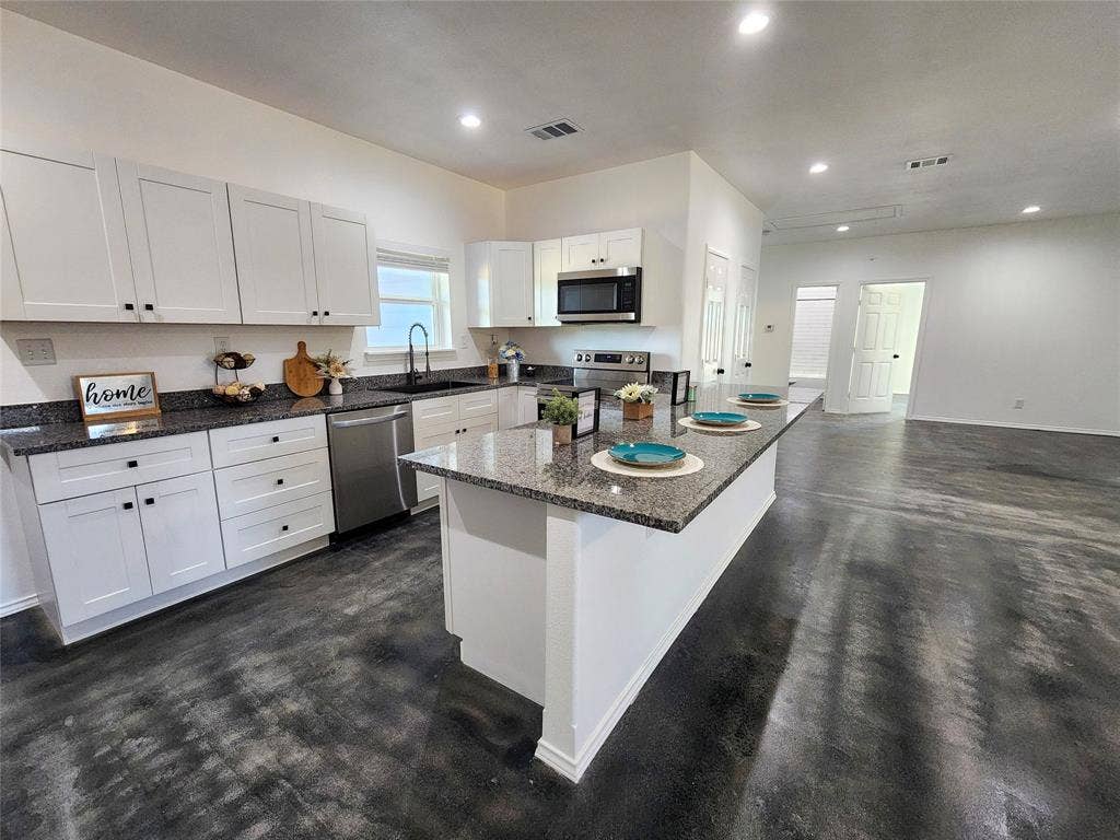 417 Katie Circle, Kennedale, TX 76060 417 Katie Circle, Kennedale, TX 76060